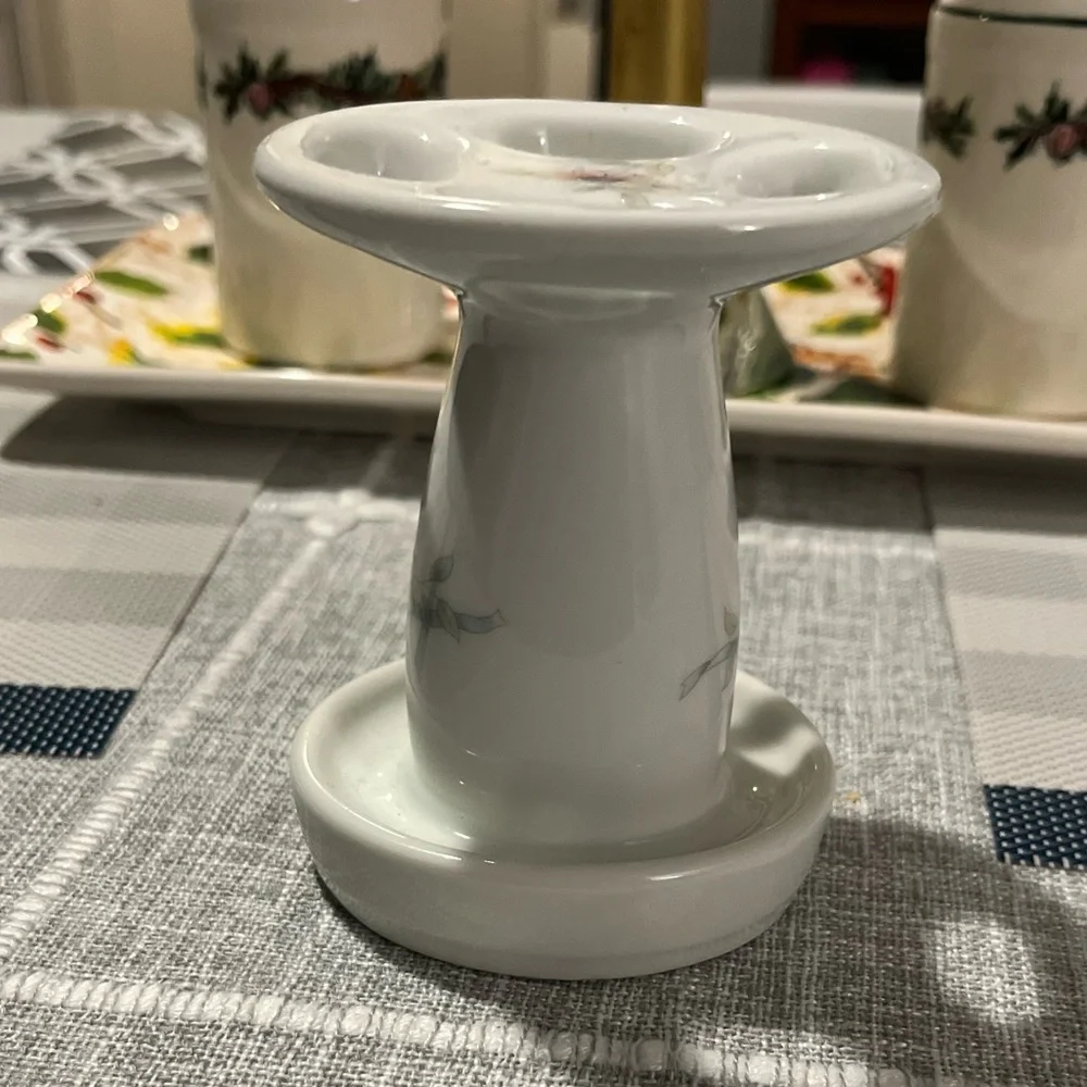 Porcelain Toothbrush Holder. Excellent used condition